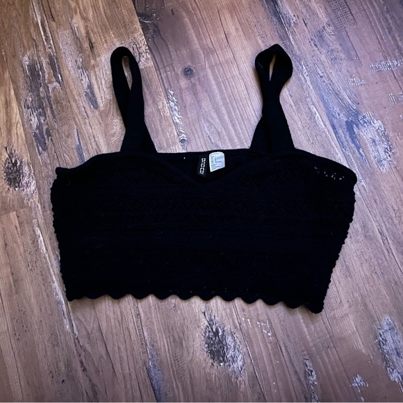 Crochet-look Crop Top - Picture 3 of 3